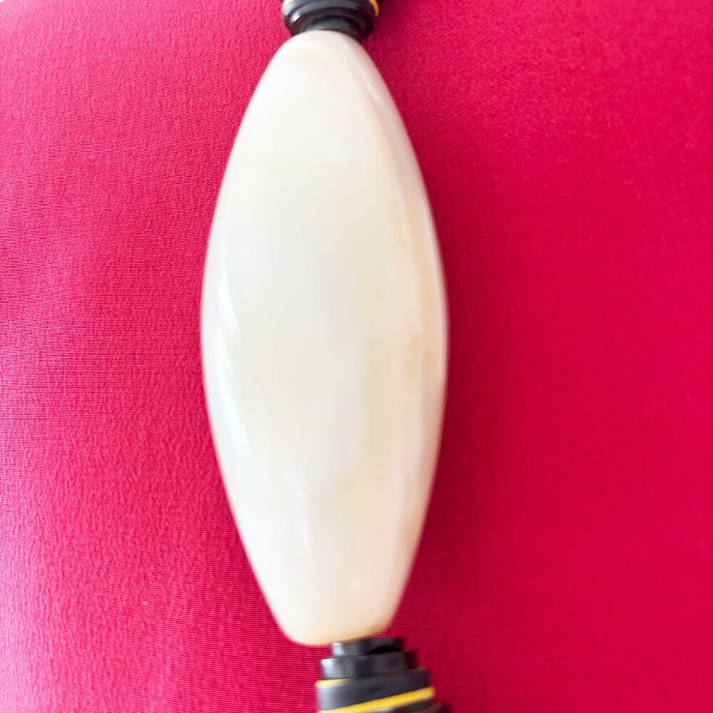 Agate & Shell Necklace - Picture 2 of 5